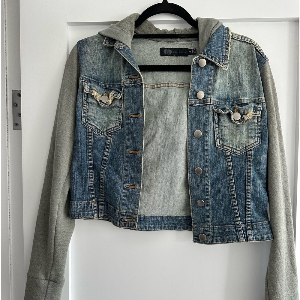 Denim jacket w sweatshirt sleeves and built in hoodie